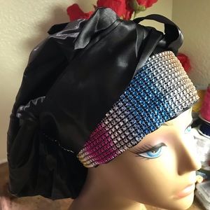 Large Satin bonnet with tie